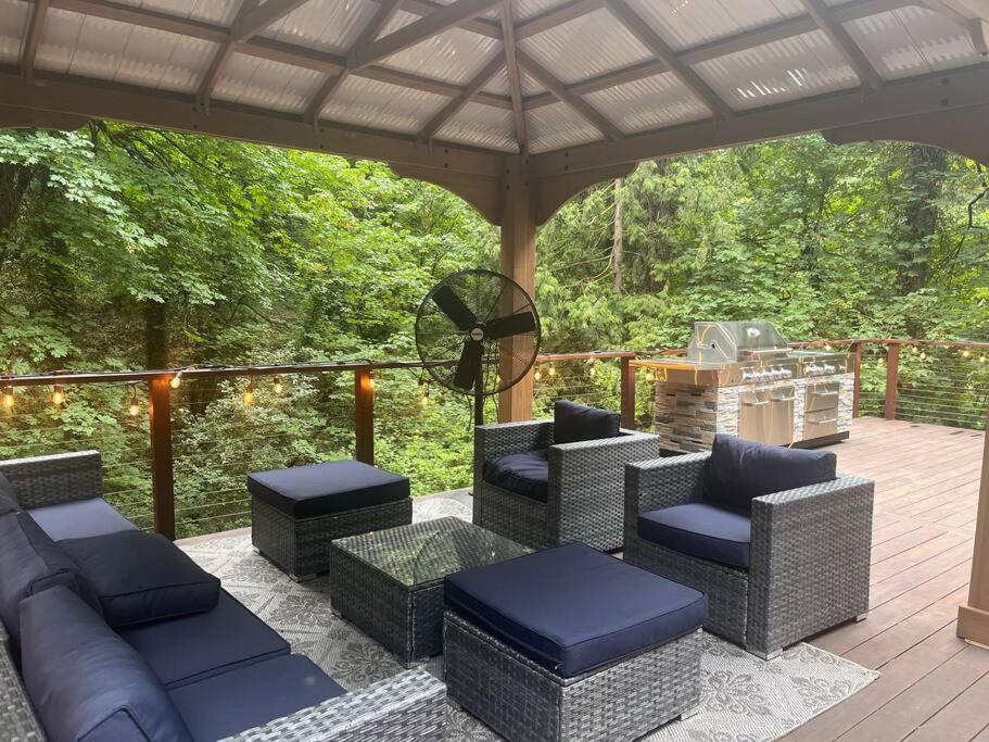 Serene Oasis Getaway With Sauna And A Swim Spa. Portland Bagian luar foto